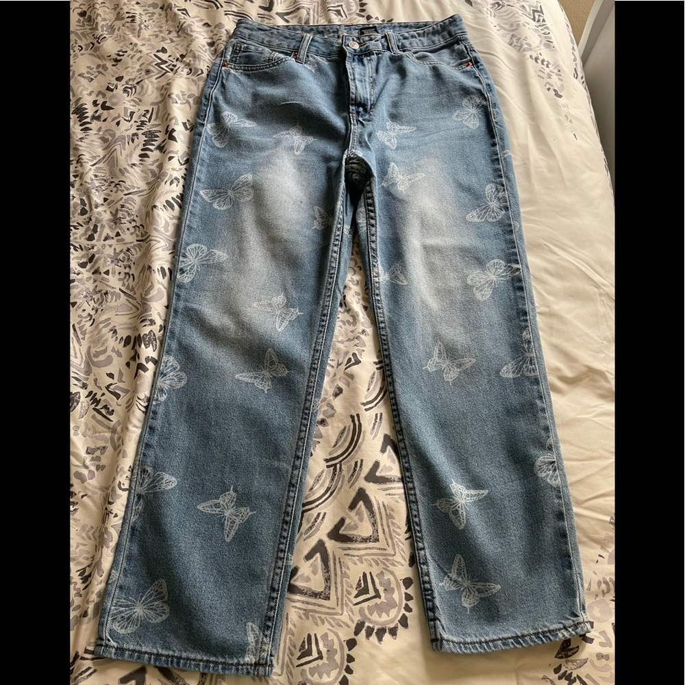 Straight leg butterfly pattern jeans 🦋 - Picture 2 of 2
